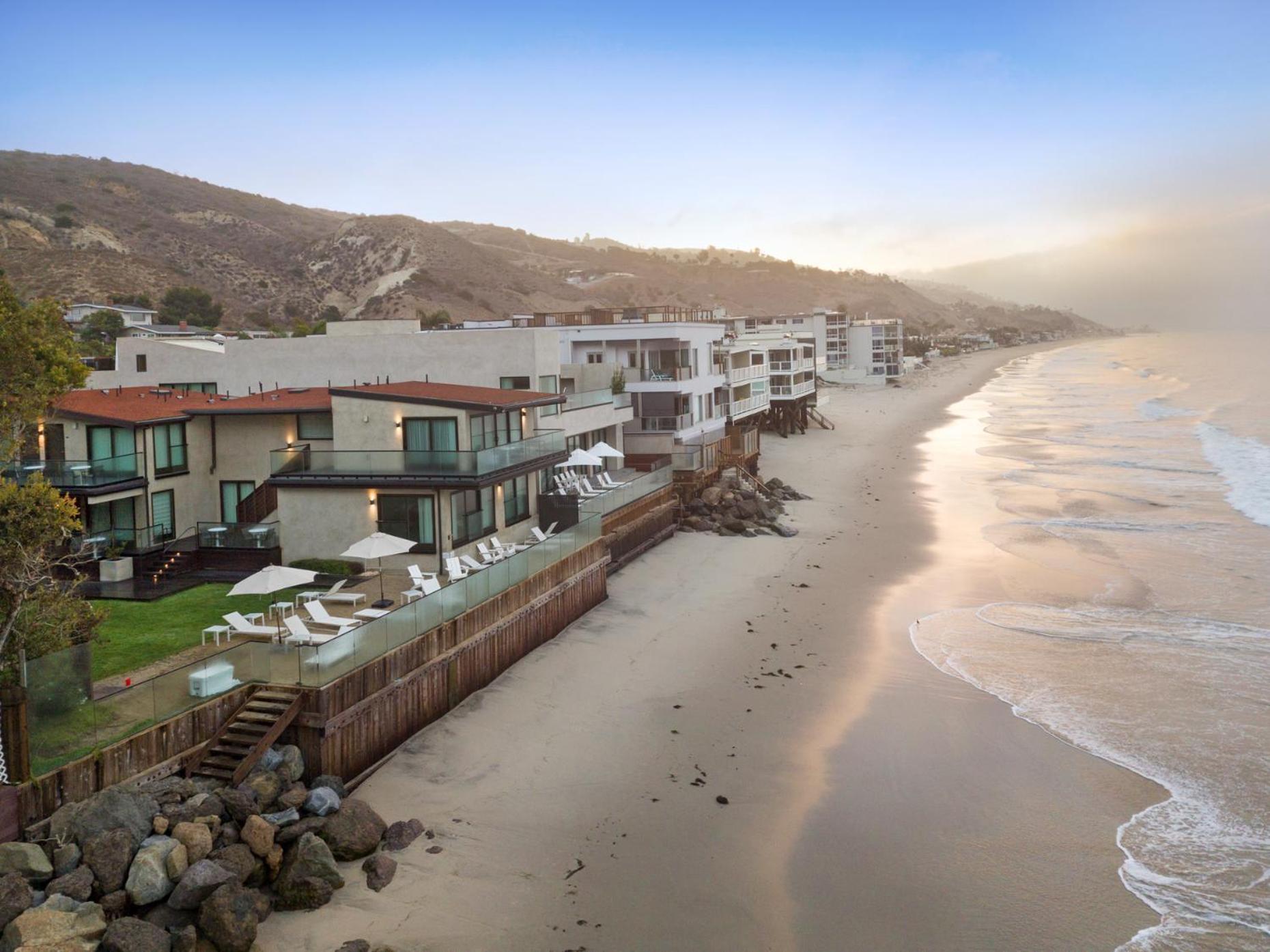 Malibu Sand Carbon Beach Suites Exterior photo