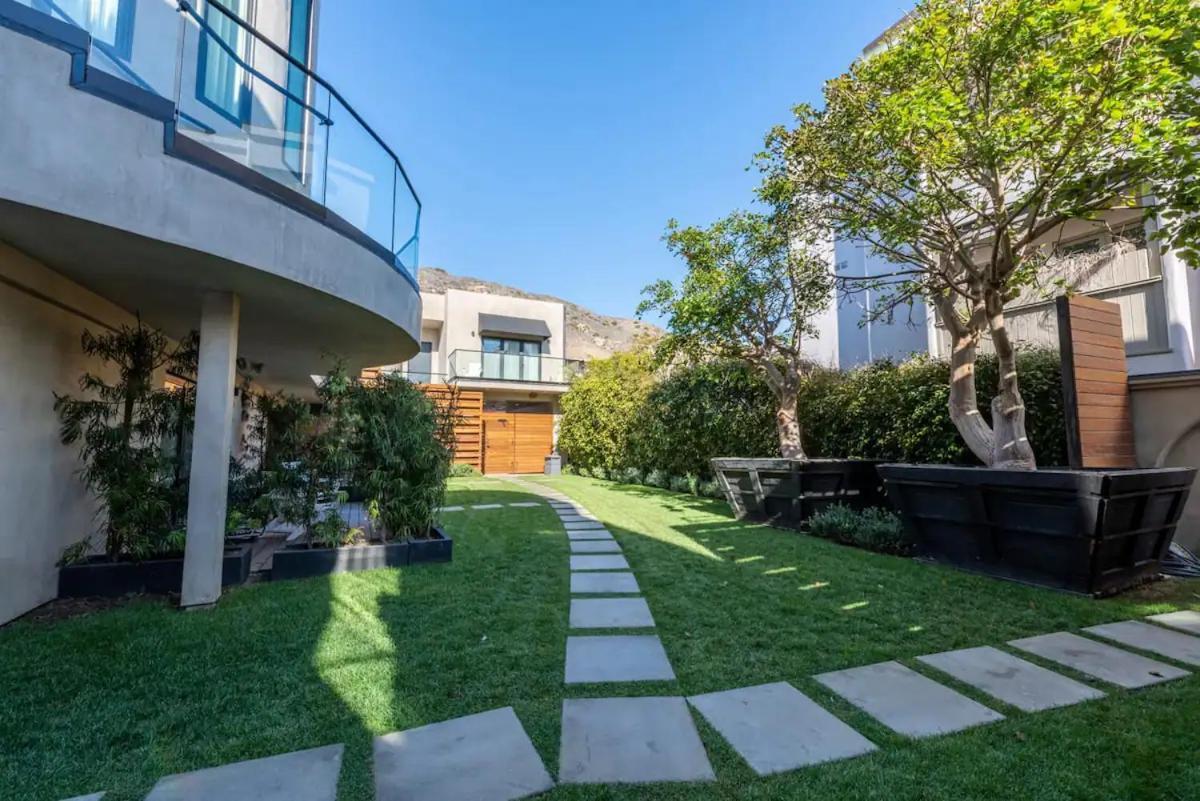 Malibu Sand Carbon Beach Suites Exterior photo