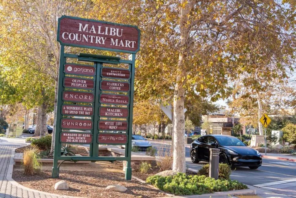 Malibu Sand Carbon Beach Suites Exterior photo