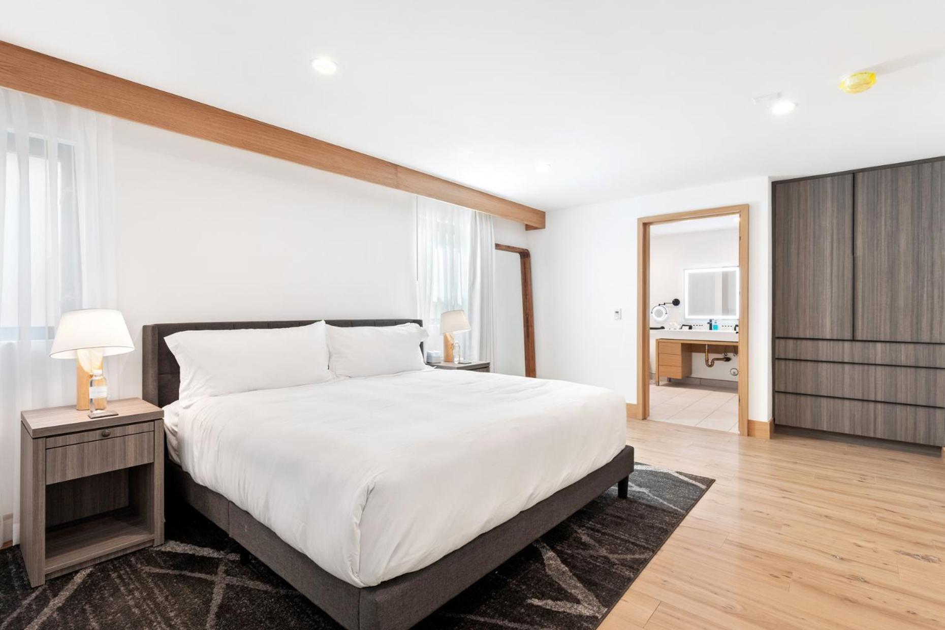 Malibu Sand Carbon Beach Suites Exterior photo