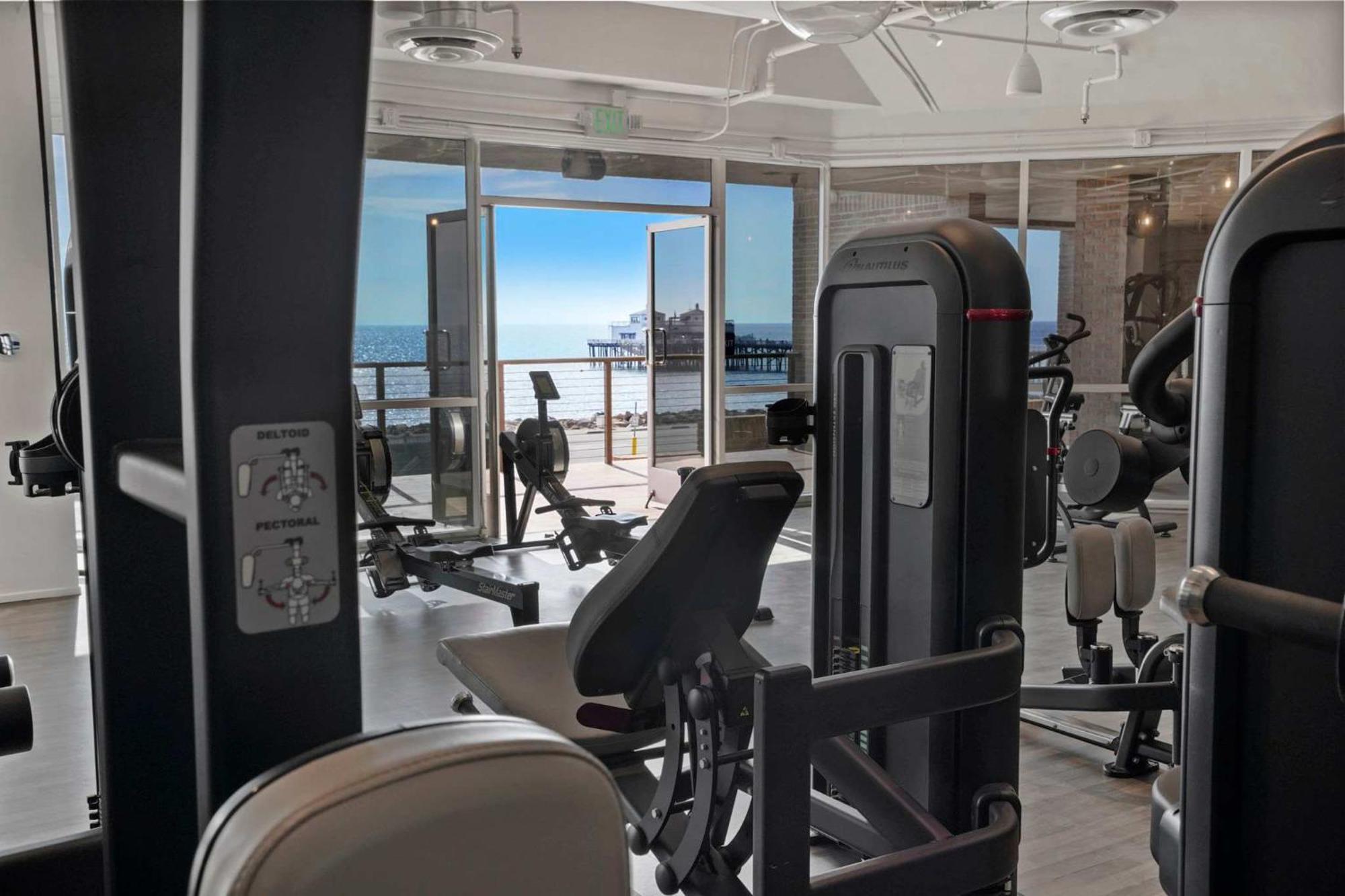 Malibu Sand Carbon Beach Suites Exterior photo